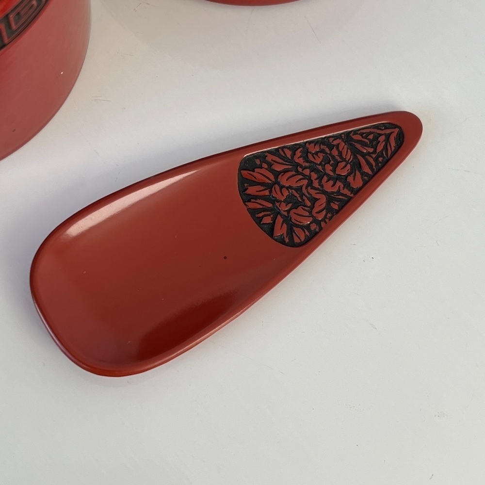 Vintage Chinese Cinnabar Lacquer Tea Caddy Jar with Spoon Red Carved Lid - Picture 7 of 15